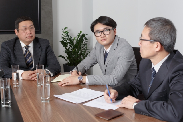 専門家と連携して相談するイメージ