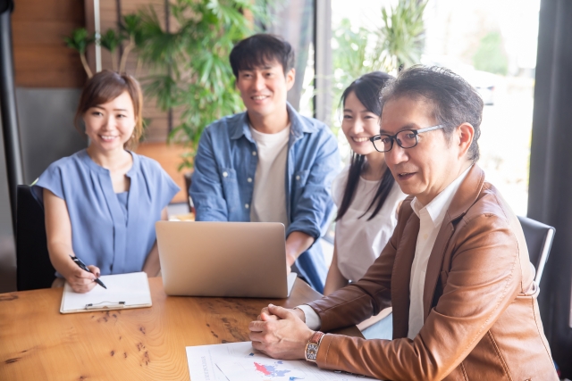 自宅や土地を誰が継ぐか家族で考えるイメージ